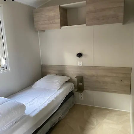 別荘 Mobil-home Premium Cote D'azur 4 Etoiles Saint-raphael Piscines Climatisation Vue Et Parking Saint-Raphaël