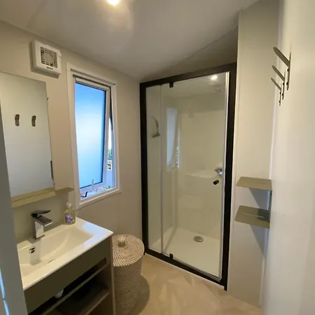Mobil-home Premium Cote D'azur 4 Etoiles Saint-raphael Piscines Climatisation Vue Et Parking